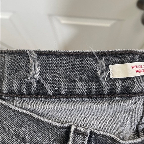 Levi's - Wedgie Straight Denim Jeans - Light Black - 30x26 - Picture 13 of 14